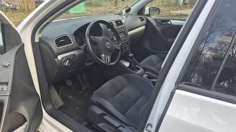 Gebraucht VW Golf VI 122 PS (89 kW) 2011 Weiß Kleinwagen
