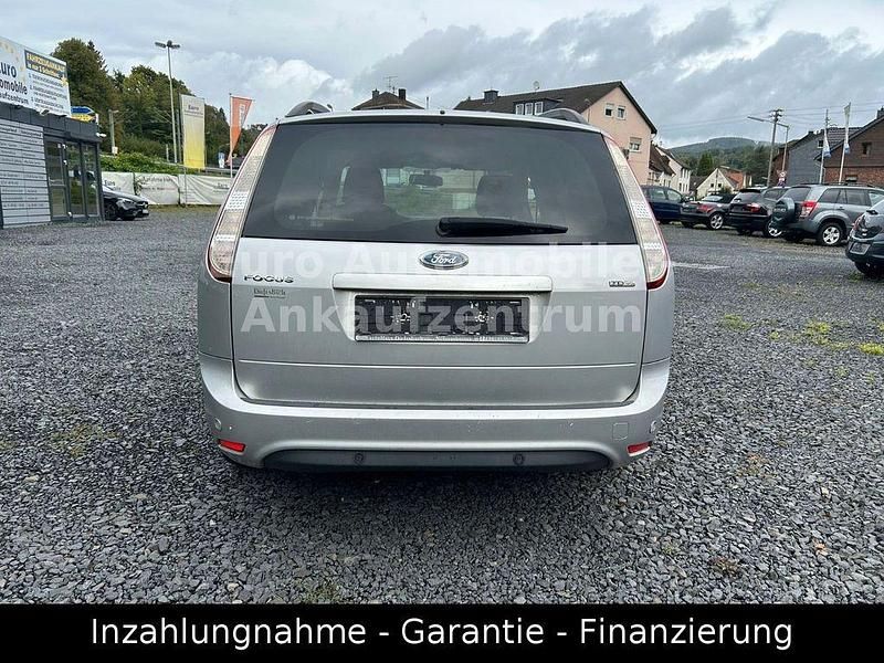 Gebraucht Ford Focus Style 136 PS (100 kW) 2010 Silber Limousine