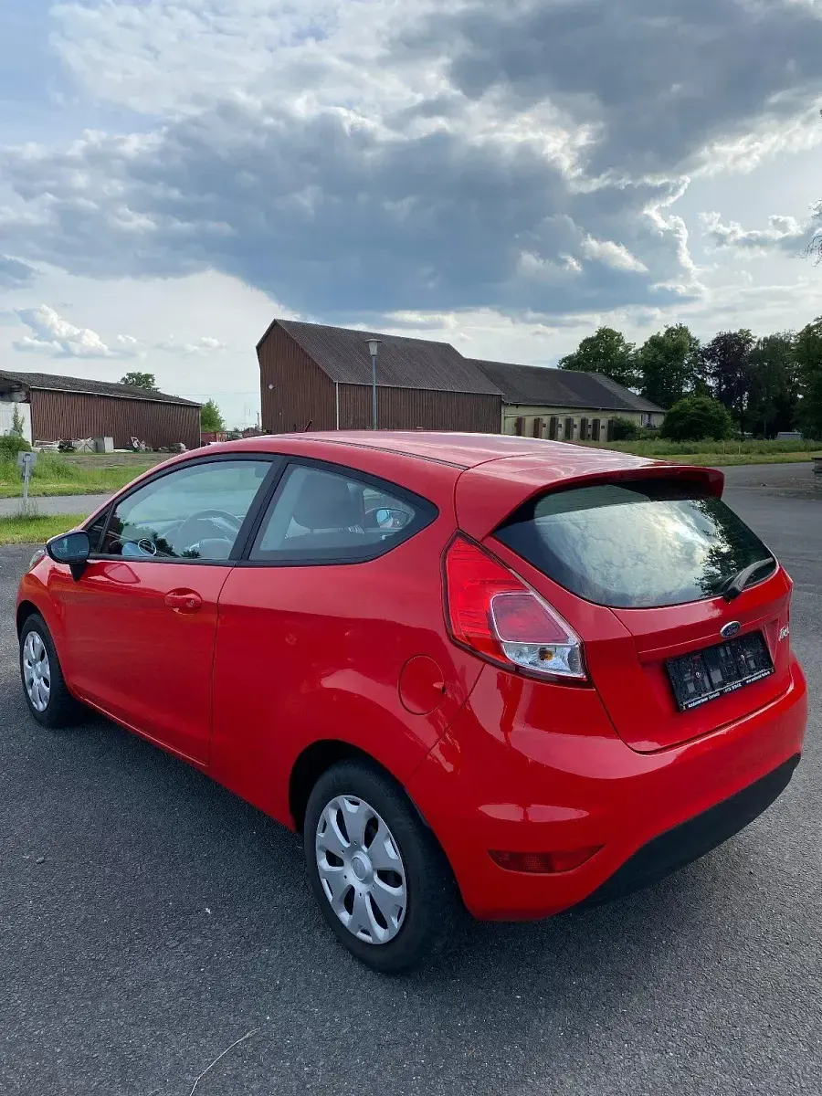 Gebraucht Ford Fiesta Trend 60 PS (44 kW) 2015 Rot Kleinwagen