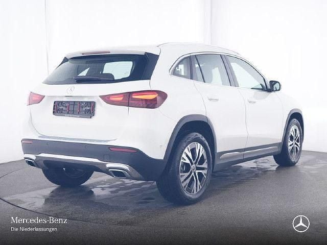 Weiß Gebraucht 2024 Mercedes GLA200 Advanced SUV | 37.190 € (Guter Preis) - Bild 1/4
