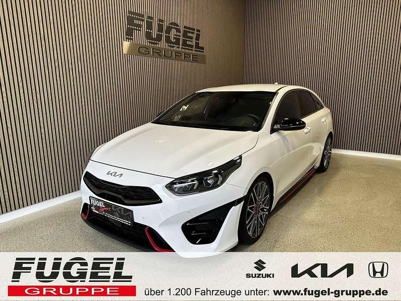 Deluxeweiss met. Gebraucht 2024 Kia ProCeed Kleinwagen | 30.999 € (Fairer Preis) - Bild 1/4