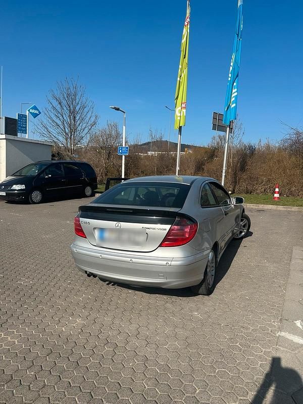 Gebraucht Mercedes C180 143 PS (105 kW) 2003 Silber Coupé