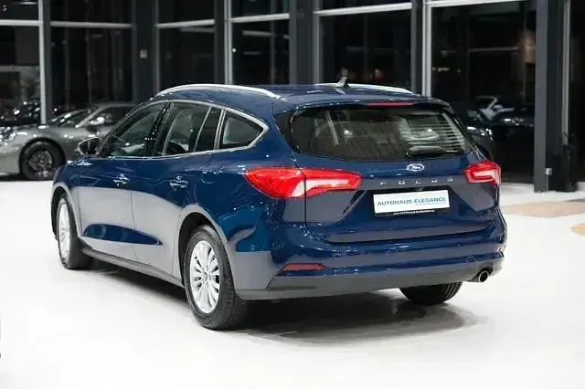 Używany Ford Focus Titanium 150 KM (110 kW) 2020 Niebieski Sedan/Limuzyna
