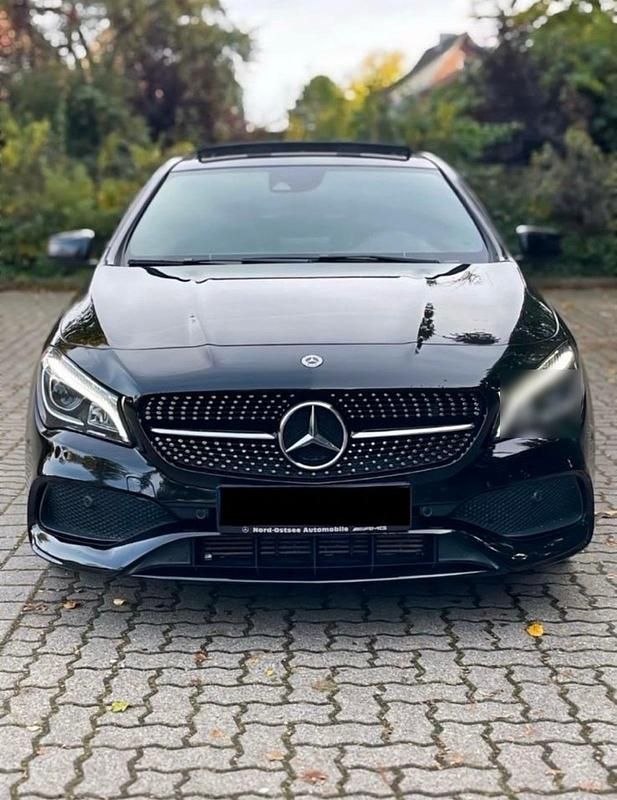 Schwarz Gebraucht 2018 Mercedes CLA220 AMG line Limousine | 23.000 € - Bild 1/4