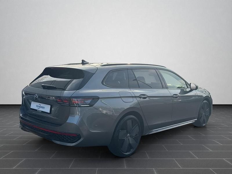 Gebraucht VW Passat 193 PS (141 kW) 2026 Diabasgrau metallic / grenadillschwarz metallic (metallic) Limousine