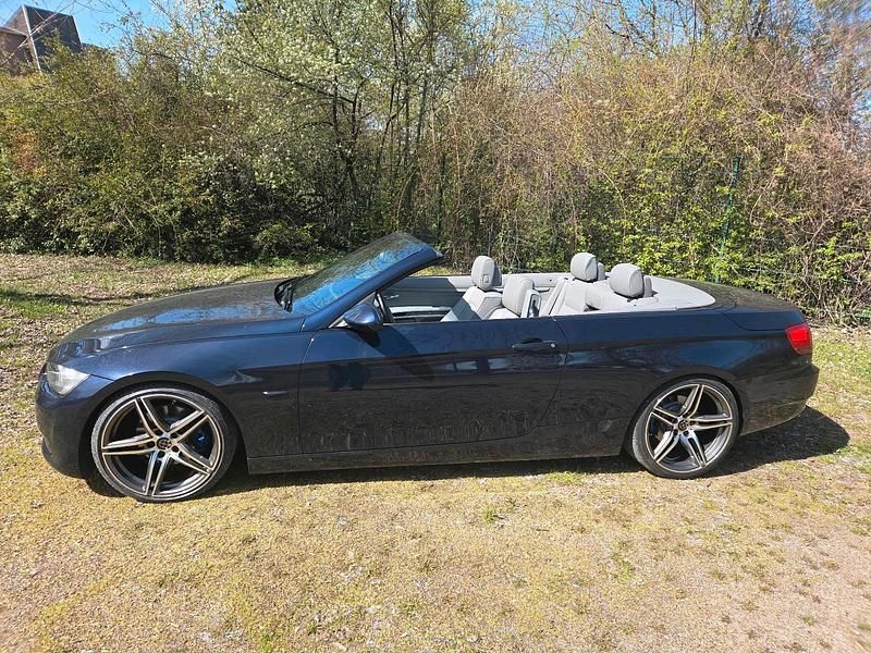 Gebraucht BMW 320 Cabriolet 177 PS (130 kW) 2009 Blau Cabrio