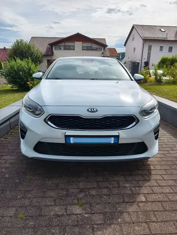 Gebraucht Kia Ceed Vision 140 PS (102 kW) 2019 Weiß Kleinwagen