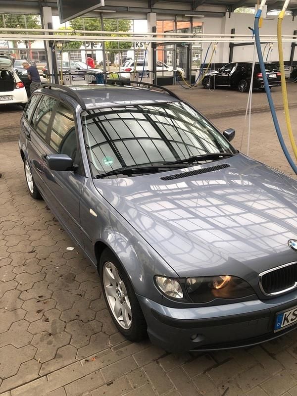 Blau Gebraucht 2003 BMW 318 Kombi | 2.750 € (Fairer Preis) - Bild 1/4