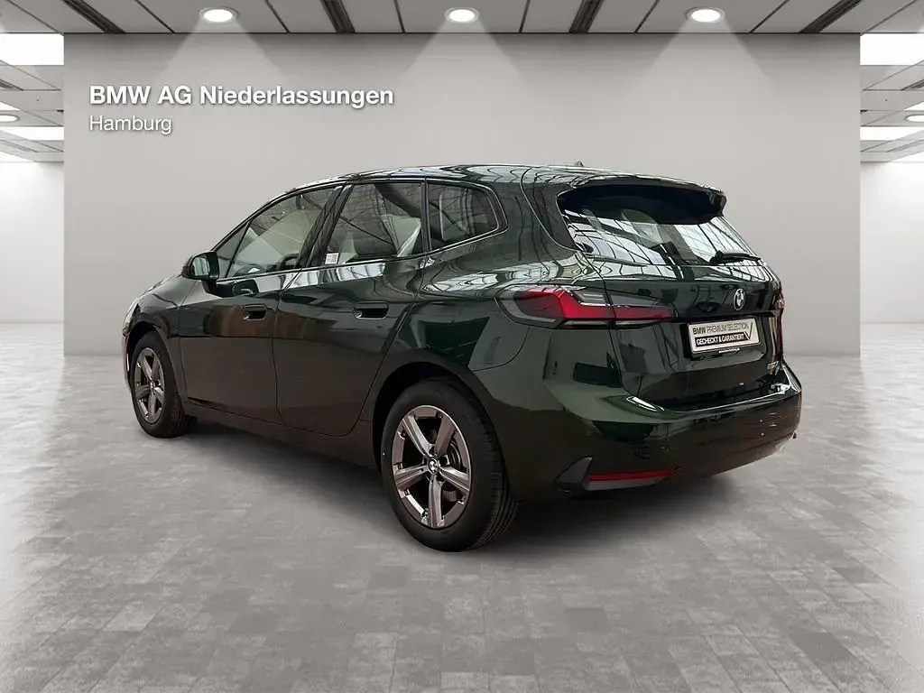 Gebraucht BMW 220 Active Tourer Luxury Line 156 PS (114 kW) 2025 Grün Van / Kleinbus