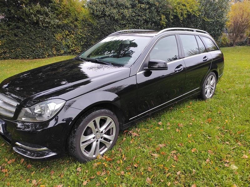 Schwarz Gebraucht 2014 Mercedes C180 Avantgarde Kombi | 10.500 € (Guter Preis) - Bild 1/4