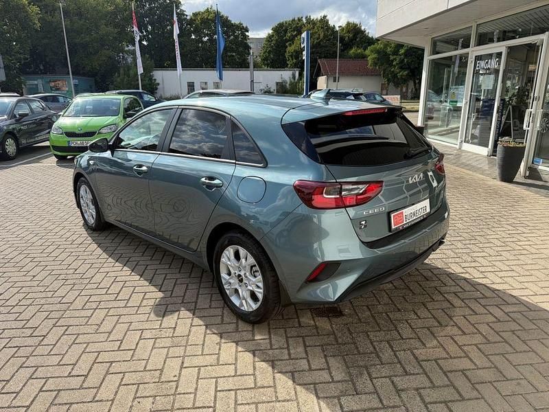Neu Kia Ceed LX 140 PS (102 kW) 2025 Grau Kleinwagen