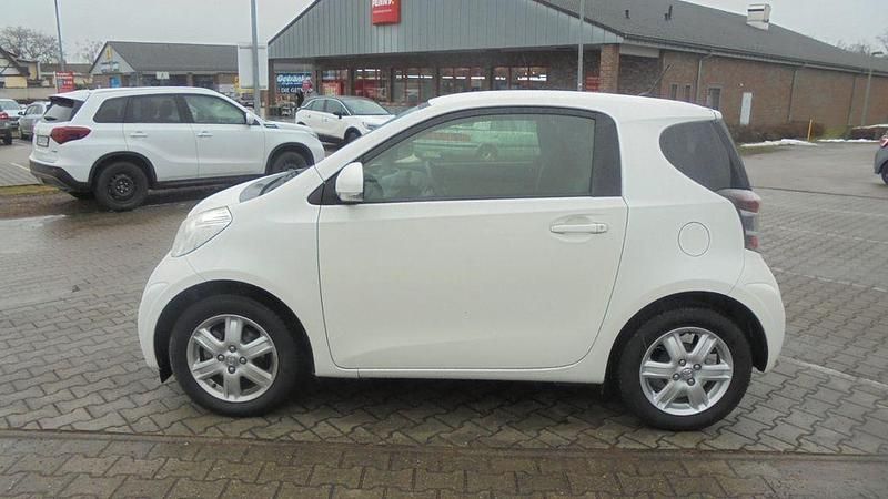 Gebraucht Toyota iQ Basis 68 PS (50 kW) 2014 Weiß Kleinwagen