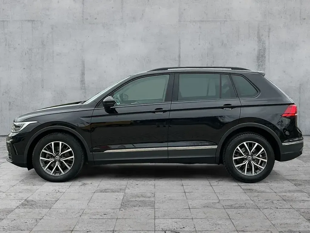 Gebraucht VW Tiguan Life 150 PS (110 kW) 2023 Deep black perleffekt SUV