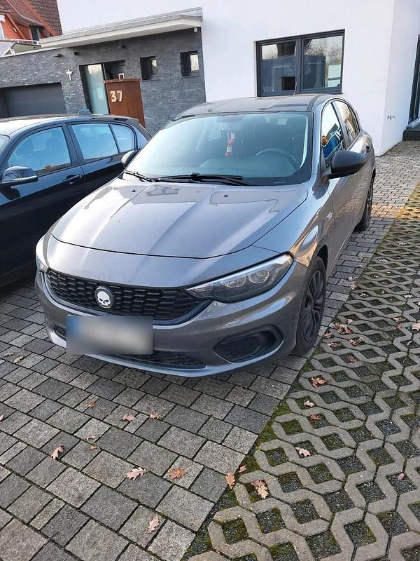 Grau Gebraucht 2020 Fiat Tipo Limousine | 9.900 € (Superpreis) - Bild 1/4