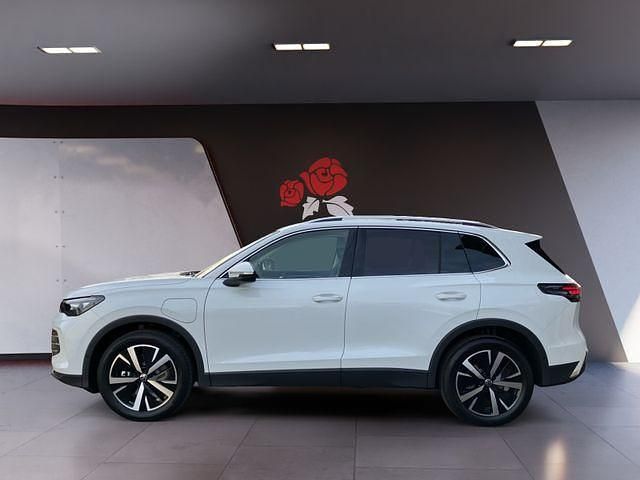 Neu VW Tiguan Elegance 150 PS (110 kW) 2025 Pure white uni SUV