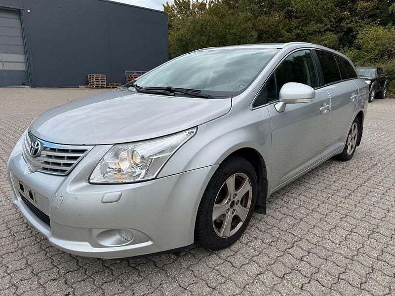 Grau Gebraucht 2011 Toyota Avensis Kombi | 4.100 € (Guter Preis) - Bild 1/4