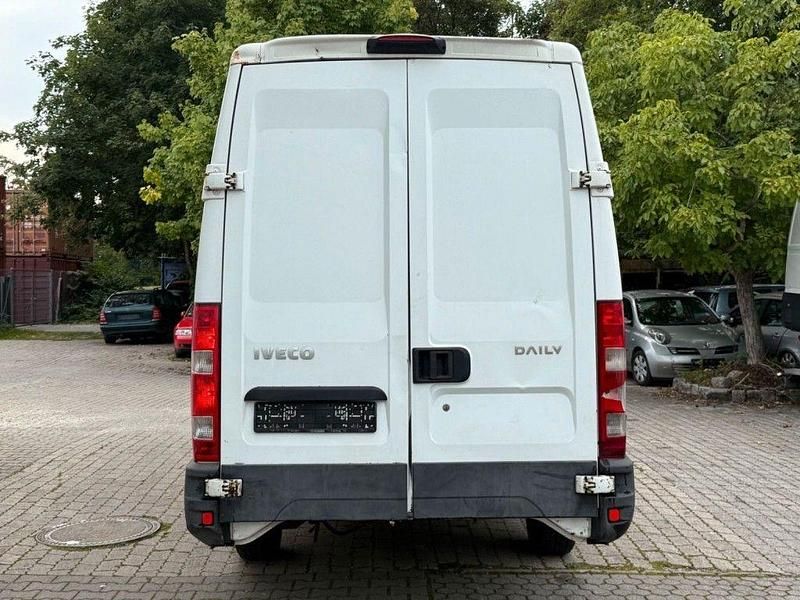 Gebraucht Iveco Daily 106 PS (77 kW) 2013 Weiß Van / Kleinbus