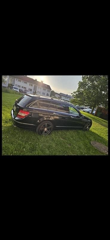 Schwarz Gebraucht 2009 Mercedes C350 Kombi | 4.800 € (Fairer Preis) - Bild 1/4