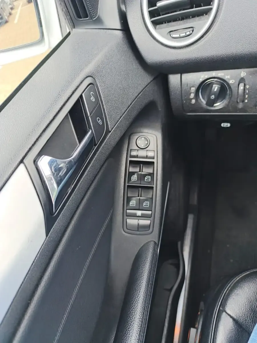 Gebraucht Mercedes ML320 224 PS (164 kW) 2009 Silber SUV