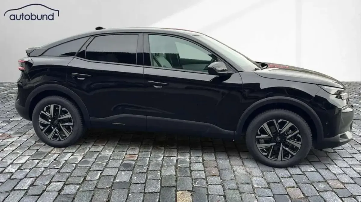 Neu Citroën C4 131 PS (96 kW) 2025 Schwarz / perlaneraschwarz SUV