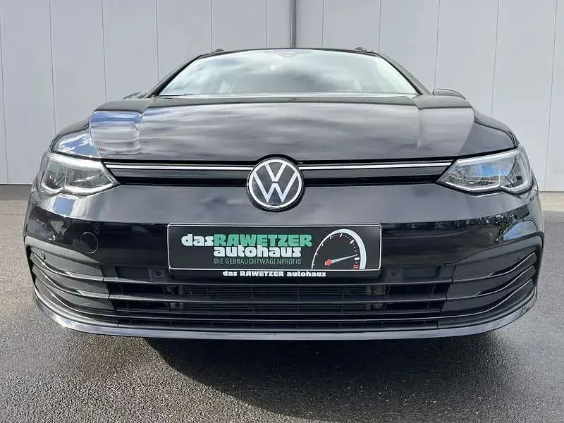 Gebraucht VW Golf VIII Life 150 PS (110 kW) 2022 Schwarz Kombi