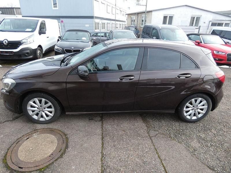 Gebraucht Mercedes A180 Style 109 PS (80 kW) 2014 Braun Limousine