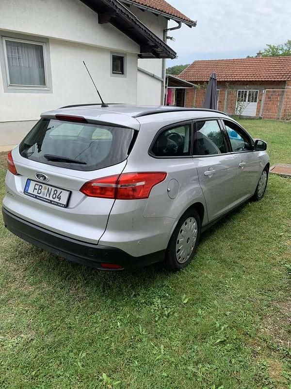 Gebraucht Ford Focus Trend 105 PS (77 kW) 2015 Silber Kombi