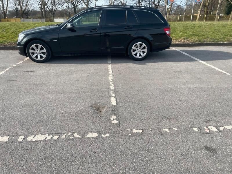 Schwarz Gebraucht 2010 Mercedes C220 Kombi | 4.999 € (Fairer Preis) - Bild 1/4