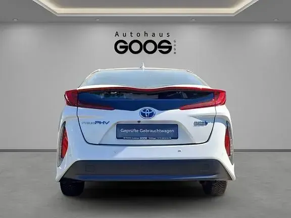 Gebraucht Toyota Prius Basis 122 PS (89 kW) 2018 Novaweiß perleffekt Kleinwagen