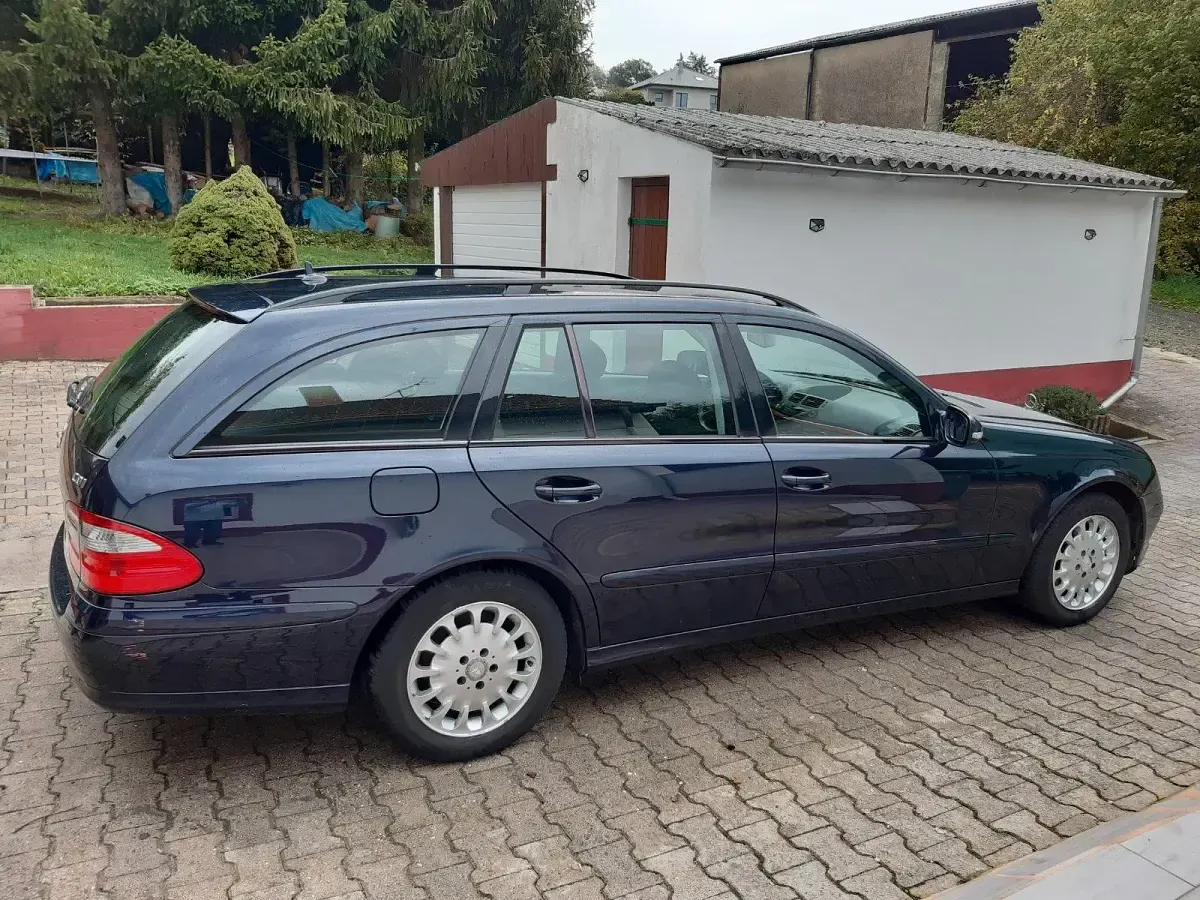 Usado Mercedes E220 2007 Azul Familiar