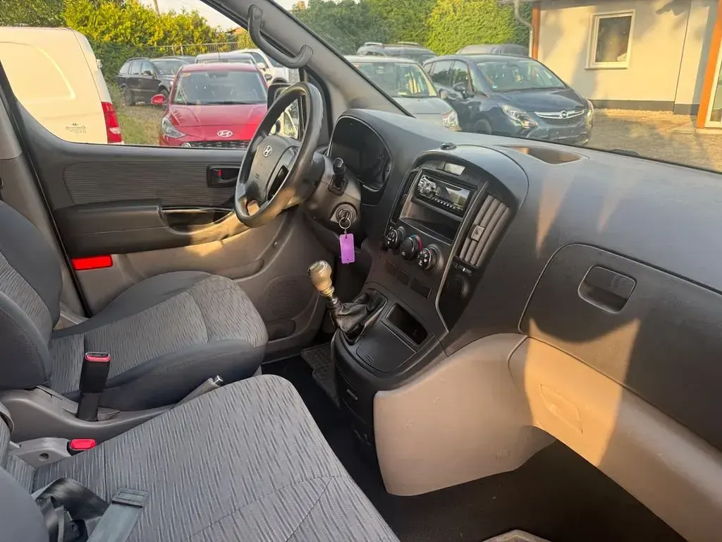 Gebraucht Hyundai H-1 136 PS (100 kW) 2013 Grau Van / Kleinbus