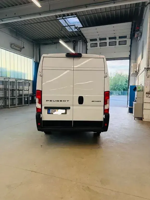 Gebraucht Peugeot Boxer 179 PS (131 kW) 2025 Weiß Van