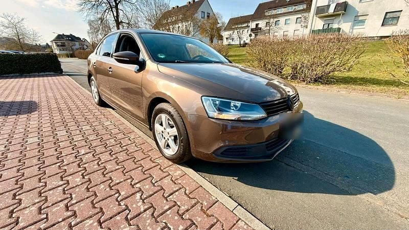 Gebraucht VW Jetta 105 PS (77 kW) 2011 Braun Limousine