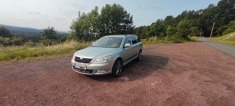 Grün Gebraucht 2009 Skoda Octavia Elegance Kombi | 3.250 € (Guter Preis) - Bild 1/4