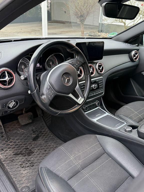 Gebraucht Mercedes GLA220 170 PS (125 kW) 2014 Weiß SUV