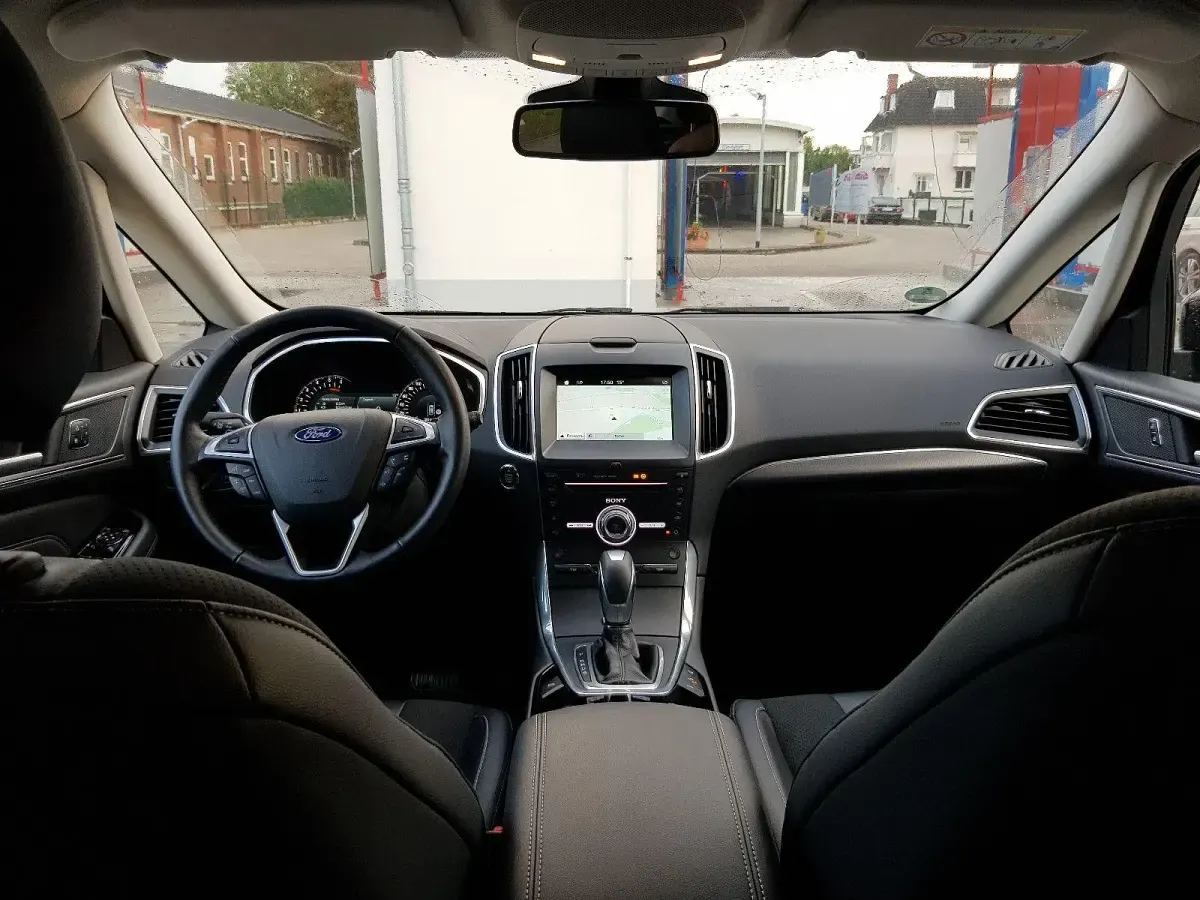 Second-hand Ford S-MAX S 209 CP (153 kW) 2016 Negru Monovolum