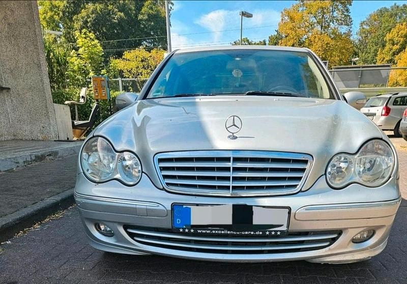 Silber Gebraucht 2006 Mercedes C220 Limousine | 4.300 € - Bild 1/4