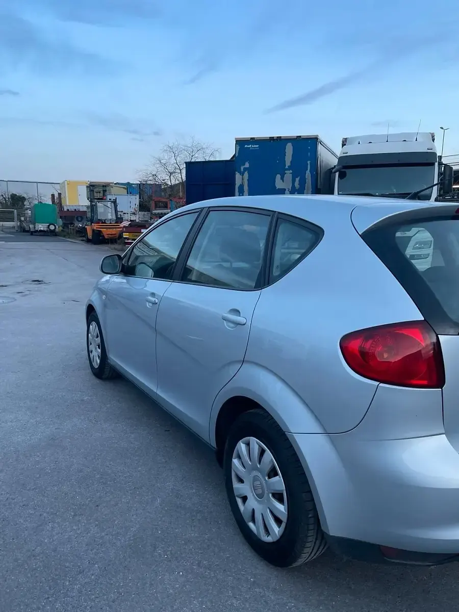 Occasion Seat Altea 102 ch (75 kW) 2011 Argent Berline