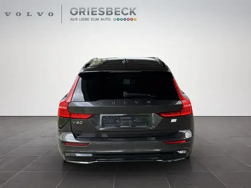 Gebraucht Volvo V60 Plus 455 PS (334 kW) 2023 Platinum grey / metallic Kombi