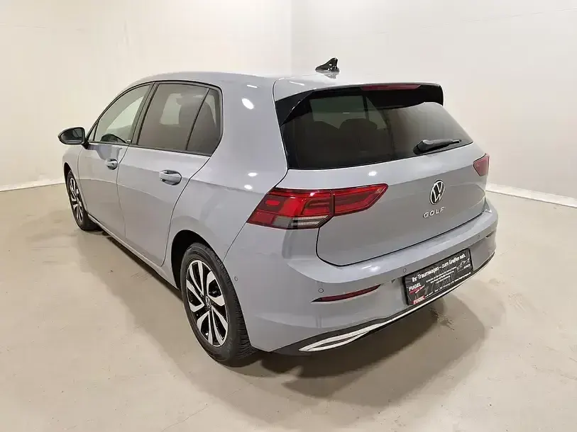 Gebraucht VW Golf VIII Active 150 PS (110 kW) 2023 Mondsteingrau Limousine