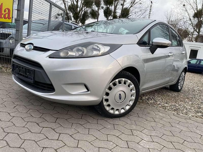 Gebraucht Ford Fiesta Trend 82 PS (60 kW) 2009 Polarsilber metallic Kleinwagen