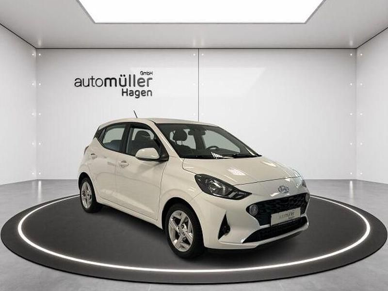 Polar white / sol Gebraucht 2021 Hyundai i10 Trend Kleinwagen | 10.990 € (Fairer Preis) - Bild 1/4