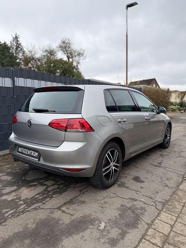 Gebraucht VW Golf VII Trendline 105 PS (77 kW) 2014 Silber Kleinwagen