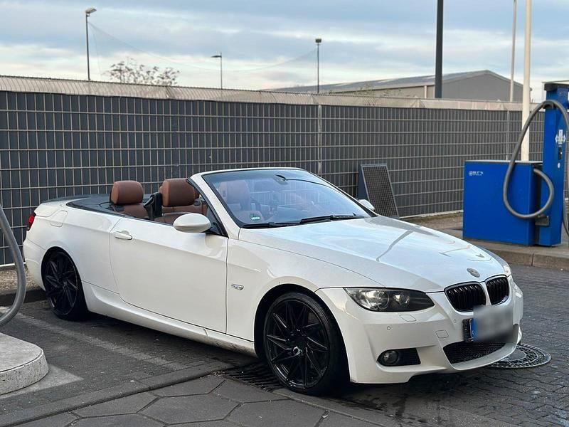 Weiß Gebraucht 2009 BMW 330 Cabriolet Cabrio | 12.000 € (Guter Preis) - Bild 1/4