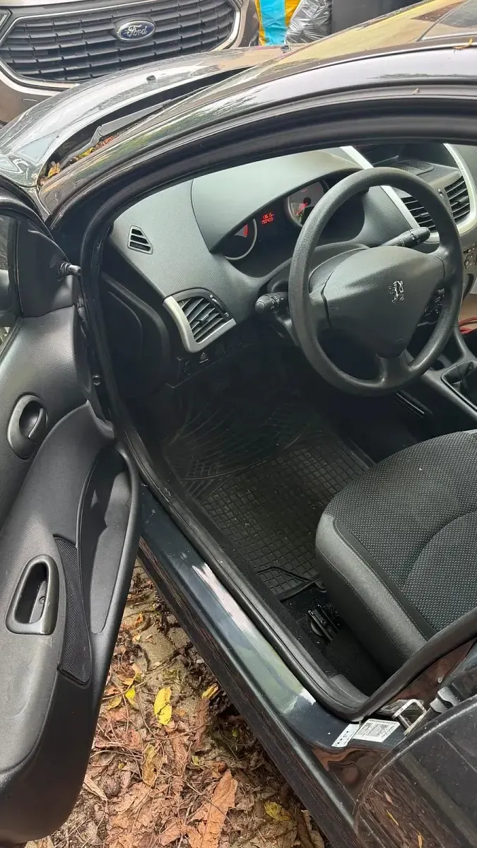 Gebraucht Peugeot 206 75 PS (55 kW) 2009 Grau Limousine