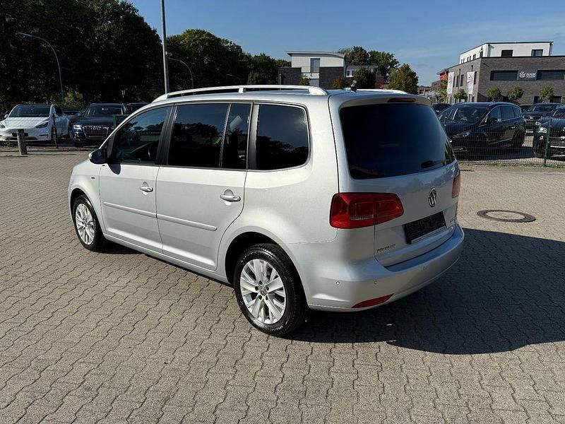 Gebraucht VW Touran Life 140 PS (102 kW) 2014 Silber Van / Kleinbus