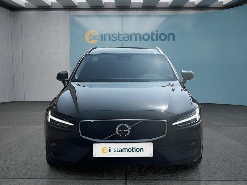 Gebraucht Volvo V60 Core 163 PS (119 kW) 2024 Schwarz Kombi