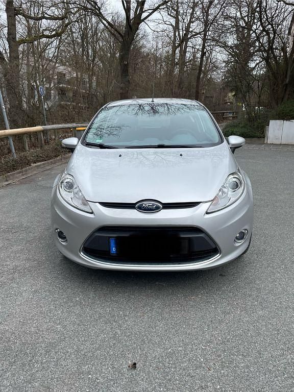 Gebraucht Ford Fiesta 82 PS (60 kW) 2011 Silber Kleinwagen