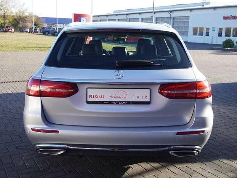 Gebraucht Mercedes E220 194 PS (142 kW) 2019 Silber Kombi