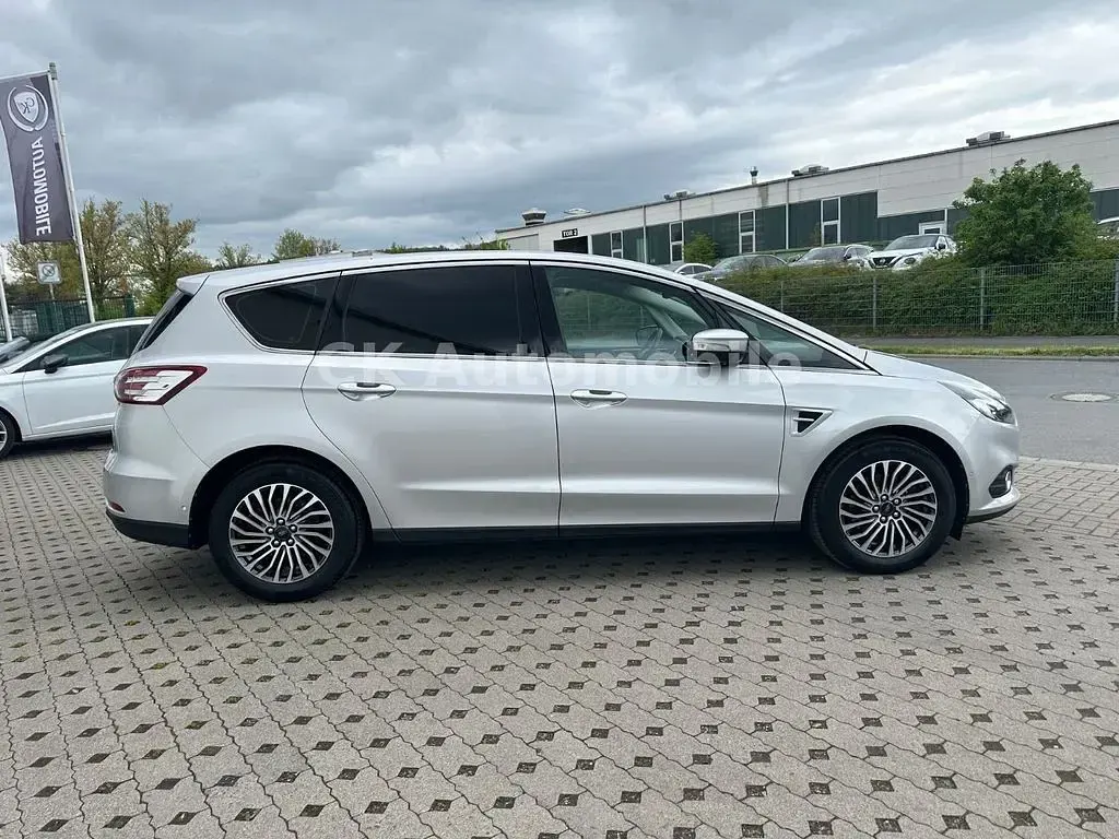 Gebraucht Ford S-MAX Titanium 190 PS (139 kW) 2018 Silber Van / Kleinbus